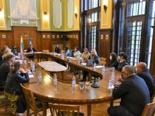 Кметът свиква партиите за консултации на изборите