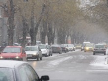 Студ и лед скова Пловдив, пътищата са почистени, в областта са трагични