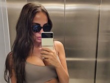 Зададоха неудобен въпрос на сексапилната Николета Лозанова