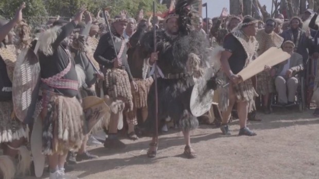 Зулусите отпразнуваха коронацията на новия си крал.Най-голямата етническа група в