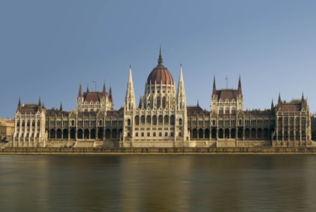 Унгарското правителство уволни ръководството на националната метеорологична служба след неточна
