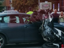 Меле между кола и мотор пред Новотела