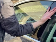Мъж имплантира в ръката си чип, за да отключва автомобила си