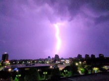 Вижте светкавиците, които осветиха небето в Пловдив снощи