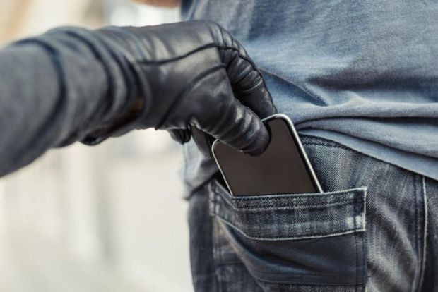 26 годишен варненец известен на МВР е извършил грабеж на мобилен