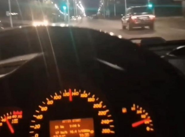 Читател на Plovdiv24 bg ни изпрати видео на джигит който шпори