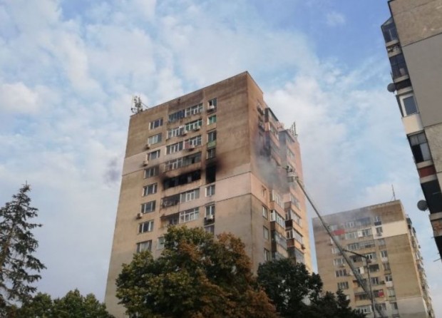 Възрастна жена загина при пожар лумнал в 15 етажна сграда в