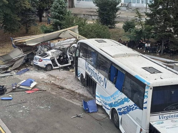 Както вече Plovdiv24 bg съобщи след гонката рано тази сутрин автобус с мигранти е