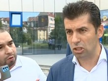 Журналистът, сръчкан с лакът от Кирил Петков заради въпрос за Лена Бориславова: Уговорихме си боксов мач!