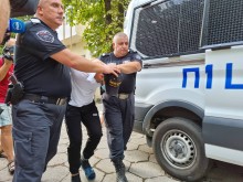 Конвоират шофьора на автобуса убиец до Бургас