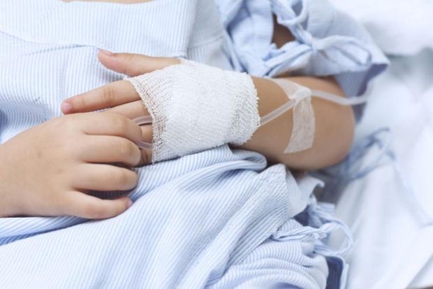 Десетгодишно дете със ревматоиден артрит изпада в кома придружена с