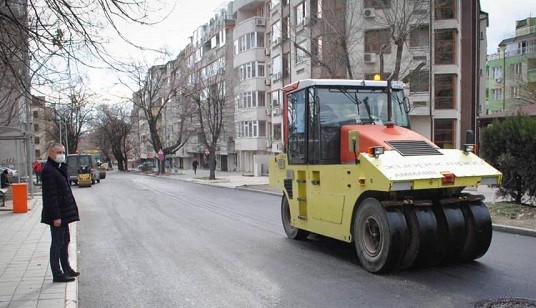 Напредват ремонтите дейности на улица "Търговска" в Ямбол