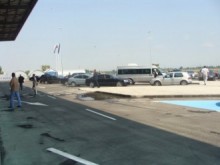 Нормална е обстановката на летището, чистят снега