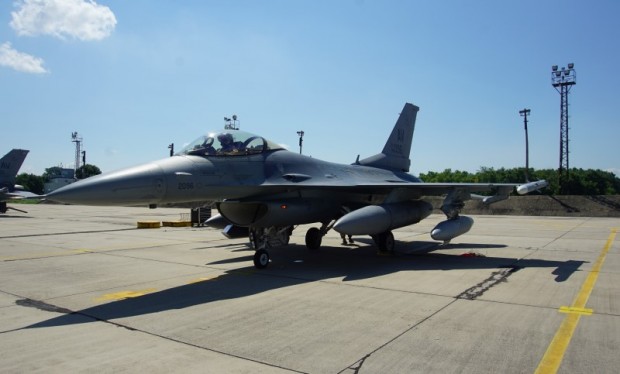 Димитър Ставрев, военен експерт: Изтребители F-16 "втора ръка" на лизинг докато чакаме новите самолети, е един от вариантите, за да запазим въздушен суверенитет