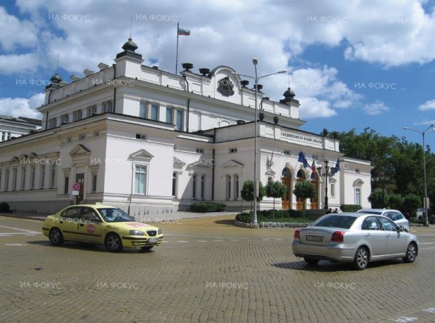 Парламентът прие промените в Закона за здравето, свързани с края на извънредната епидемична обстановка