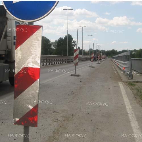 Временно движението е двупосочно в една лента по път I-4 София – Севлиево при разклона за Малиново поради ПТП