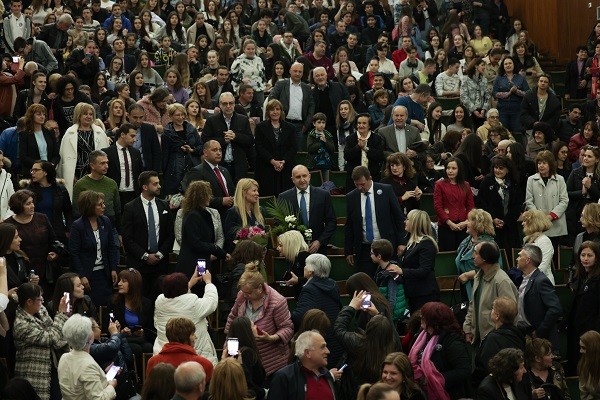 Президентът Румен Радев: Възрожденският дух и отдаденост на преподавателите превърнаха ПМГ "Акад. Боян Петканчин" в училище, което дава вяра в бъдещето на България