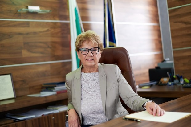 Министър Виолета Комитова ще обяви резултатите от проверката на пътя Драгичево – Долна Диканя