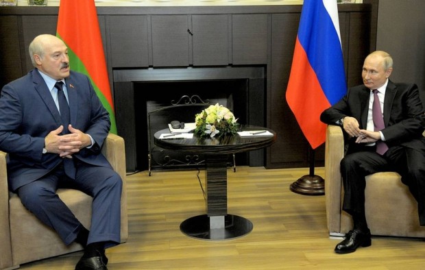 ТАСС: Путин и Лукашенко обсъдиха ситуацията на белоруско-полската граница