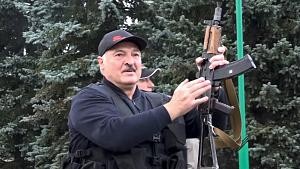 "Независимая газета": Лукашенко наистина се готви за война
