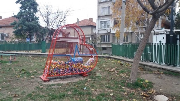 Сърце за събиране на капачки беше поставено в двора на СУ "Николай Катранов" в Свищов