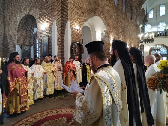 Двама митрополити и трима епископи отслужиха опелото на ставрофорен иконом Ангел Ангелов