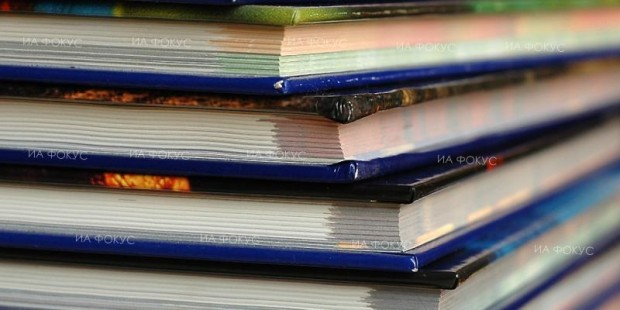 Първокласник, читател от 2017 година, дари книги на Регионална библиотека "П. Р. Славейков" във Велико Търново