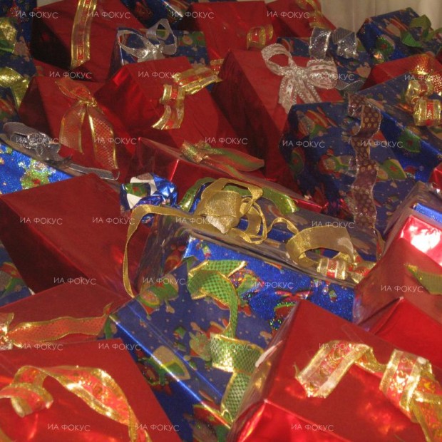 300 коледни пакета с основни хранителни продукти ще бъдат раздадени в навечерието на празниците на лица в неравностойно положение във Варна