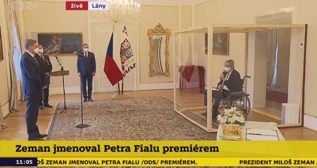 Reuters: Болният от Covid чешки президент назначи нови премиер през плексигласова кабина