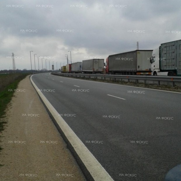 ГД "Гранична полиция": Остава интензивен трафикът на изход от страната за товарни автомобили на ГКПП "Видин" и ГКПП "Оряхово" и за леки коли - на ГКПП "Малко Търново"