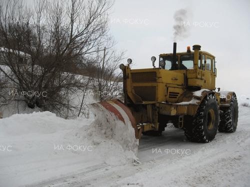 Временно движението по автомагистрала "Хемус" в посока София от 39 км в района на Зелин е ограничено за МПС над 12 т поради снегопочистване