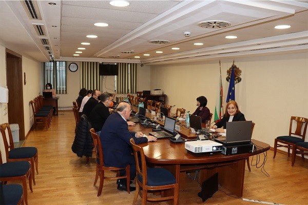 Според Комисията по професионална етика към Съдийската колегия на ВСС Галина Захарова притежава необходимите нравствени качества за председател на ВКС