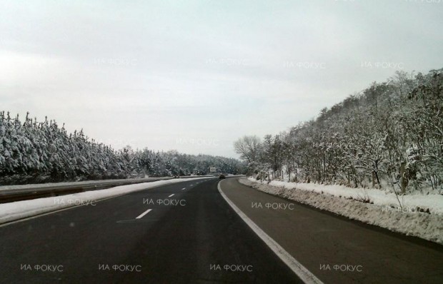 Временно движението при км 103 на автомагистрала "Тракия" в посока Бургас се осъществява в активната лента поради пътнотранспортно произшествие