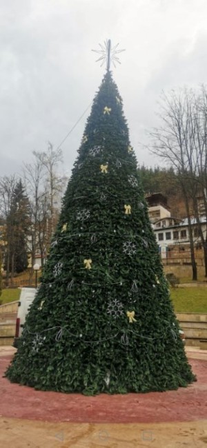 Светлините на коледната елха в Смолян ще бъдат запалени на 8 декември на Стария център в града