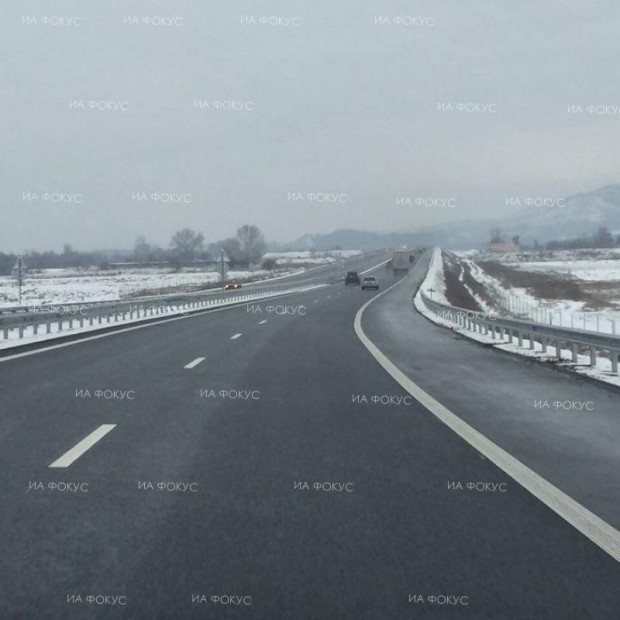 Движението от км 34 до км 35 на автомагистрала "Хемус" в посока София ще се осъществява в две ленти заради ремонт