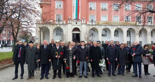 Лидерът на ПП АБВ Румен Петков отдаде почит към хилядите, загинали в славната Плевенска епопея