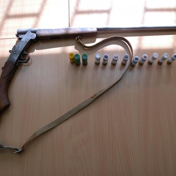 Незаконна ловна пушка и патрони са иззети при проверка на къща в село Рабово в област Хасково