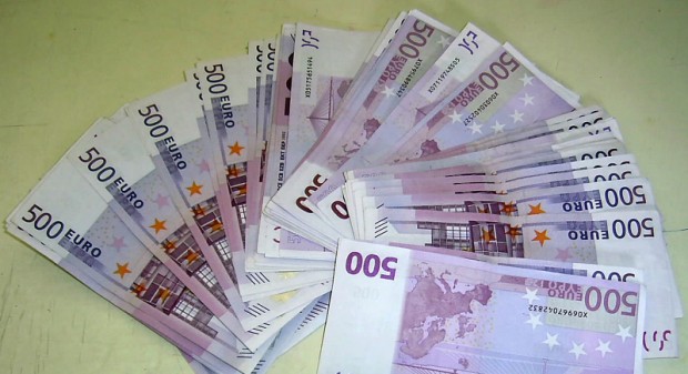 На Митнически пункт Малко Търново откриха недекларирана валута за над 80 000 лева в торби със зеленчуци и в дрехи