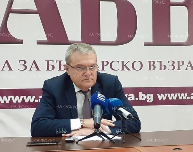 Румен Петков, АБВ: Tрябва да си дадем сметка какви огромни средства дадохме за ваксини и е очевидно, че COVID продължава да заразява