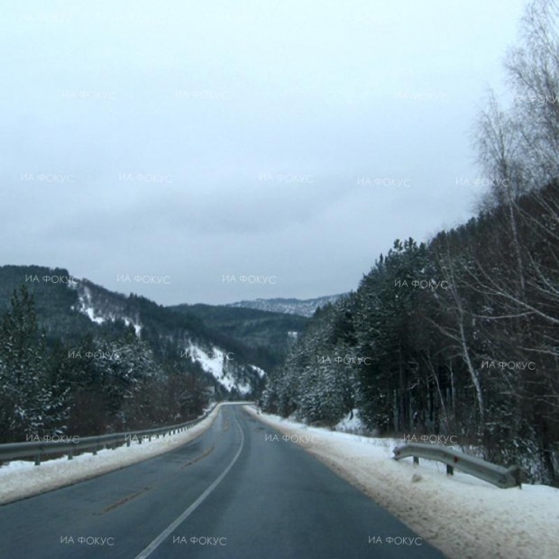 Частично заснежени са пътищата по високите басти в област Смолян, няма въведени ограничения