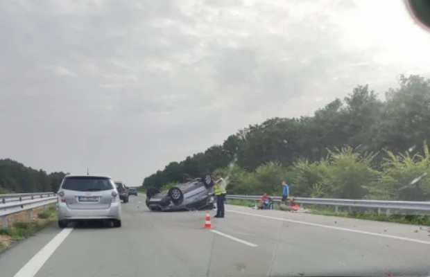Две катастрофи на магистрала Тракия край Стара Загора затрудняват движението