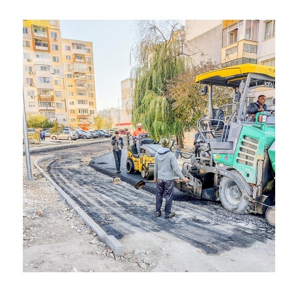 Полагат асфалтова настилка на две улици в "Кайсиева градина" във Варна