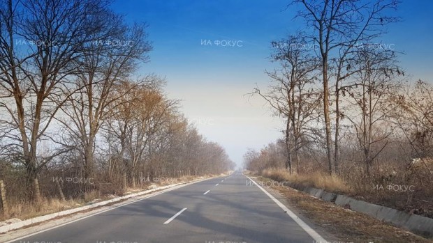 Временно движението по път I-5 Стара Загора - Казанлък в района на с. Ягода се осъществява в една лента поради пътнотранспортно произшествие