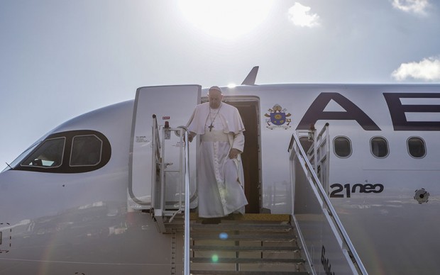 Kathimerini: Папата отиде при мигрантите на остров Лесбос