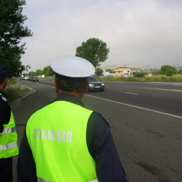 Иззеха тютюн без бандерол при проверка на автомобил на автомагистрала "Тракия"