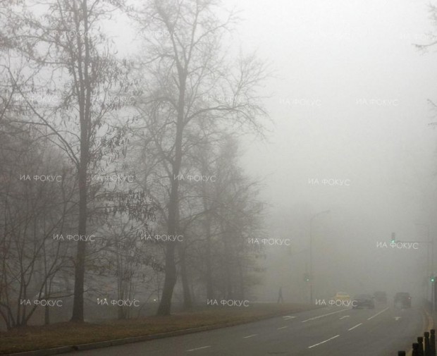 В отделни участъци по пътищата в област Кюстендил видимостта е намалена заради мъгла