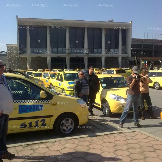 Община Пловдив приема заявленията за таксиметров превоз на пътници за 2022 година