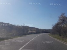 Временно движението по път I-1 София – Перник в района на вилна зона Черния кос е затруднено и се осъществява с повишено внимание