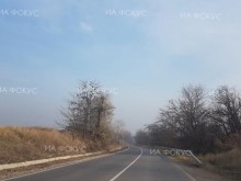 Временно движението по път I-4 Търново – Търговище в участъка Камбурово – Омуртаг се осъществява двупосочно в една лента поради аварирал тежкотоварен камион