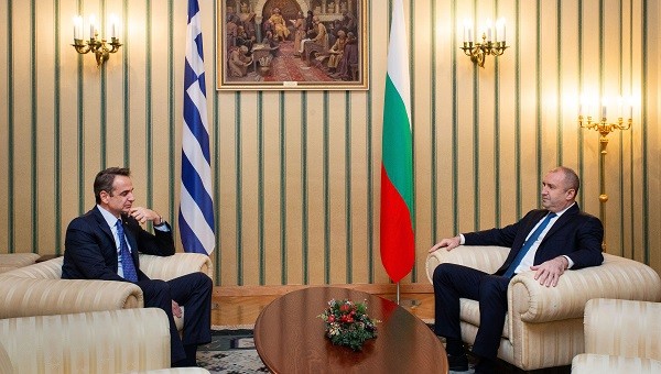 Президентът Румен Радев обсъди с министър-председателя на Гърция Кириакос Мицотакис насърчаването на двустранната енергийна, транспортна и икономическа свързаност